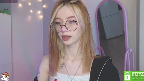 Snapshot of sweetuniporn chatting on 01-24-25, 09:17 Elis  a little vacation Ill be here Saturday my schedules in bio online show from 01-24-25, 09:17