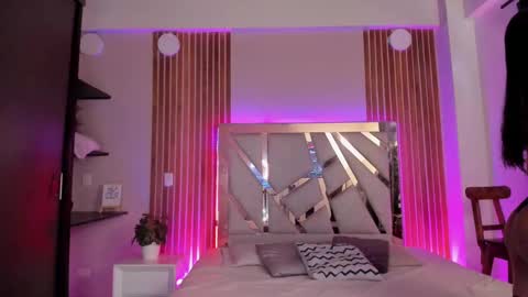 Snapshot of sweetviolet___ chatting on 09-17-25, 12:29 sweetviolet___ online show from 09-17-25, 12:29