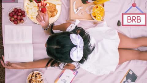 Snapshot of sweetviolet___ chatting on 10-16-25, 12:06 sweetviolet___ online show from 10-16-25, 12:06