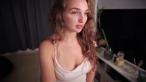 Snapshot of sweety_777 chatting on 10-19-25, 06:08 Liza online show from 10-19-25, 06:08