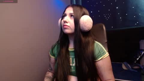 Snapshot of sweety_ashly chatting on 02-20-25, 02:35 Ashley 3 online show from 02-20-25, 02:35