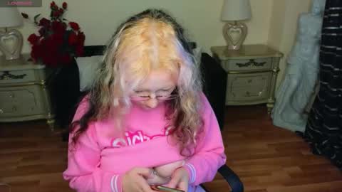 Snapshot of sweety_candys chatting on 09-22-25, 04:14 Hot Candy online show from 09-22-25, 04:14