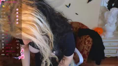 Snapshot of sweety_candys chatting on 10-17-25, 04:37 Hot Candy online show from 10-17-25, 04:37