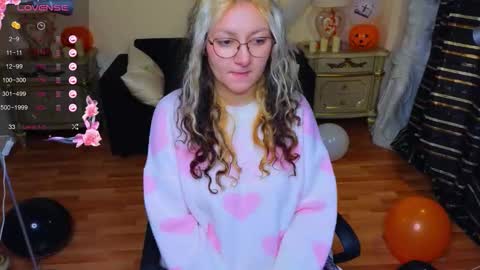 Snapshot of sweety_candys chatting on 10-20-25, 04:24 Hot Candy online show from 10-20-25, 04:24