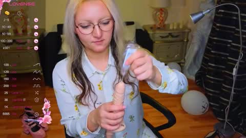 Snapshot of sweety_candys chatting on 11-09-25, 11:30 Hot Candy online show from 11-09-25, 11:30