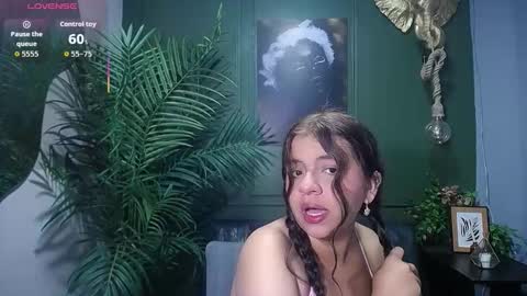 Snapshot of sweety_smilee chatting on 09-13-25, 12:27 Emma online show from 09-13-25, 12:27