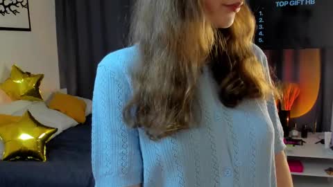 Snapshot of sweety_xis chatting on 09-25-25, 08:45 Bella . online show from 09-25-25, 08:45