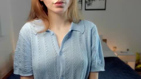 Snapshot of sweety_xis chatting on 09-29-25, 07:51 Bella . online show from 09-29-25, 07:51