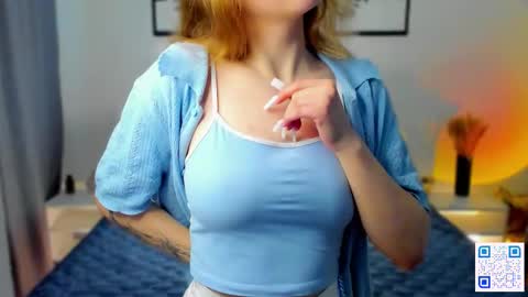 Snapshot of sweety_xis chatting on 10-13-25, 10:59 Bella . online show from 10-13-25, 10:59