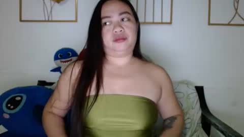 Snapshot of sweetyasian_ chatting on 09-20-25, 11:33 stacey online show from 09-20-25, 11:33