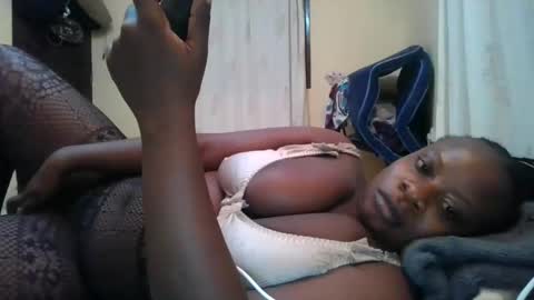 Snapshot of sweetyass25 chatting on 06-01-26, 06:31 sweetyass25 online show from 06-01-26, 06:31