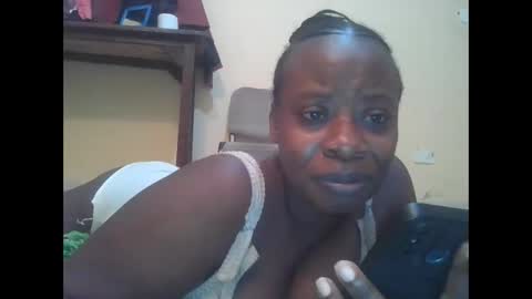 Snapshot of sweetyass25 chatting on 06-03-26, 02:33 sweetyass25 online show from 06-03-26, 02:33