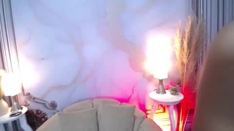 LAURA online show from 11-07-25, 11:54