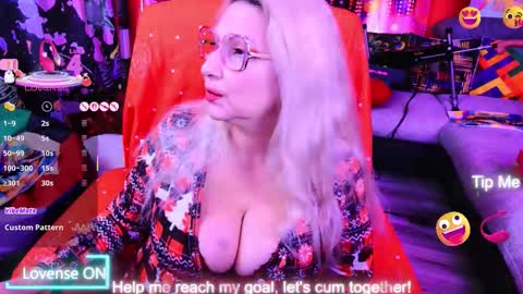 Snapshot of sweetylisahard chatting on 12-14-25, 11:26 Lisa online show from 12-14-25, 11:26