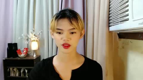 Snapshot of sweetytrannygirlxx chatting on 12-23-24, 04:33 Megan online show from 12-23-24, 04:33