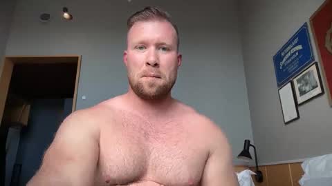 Snapshot of swekingxx chatting on 05-17-26, 01:18 swekingxx online show from 05-17-26, 01:18