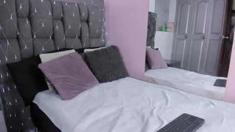 Snapshot of swet_lovee_ chatting on 06-04-26, 02:23 Your dream online show from 06-04-26, 02:23