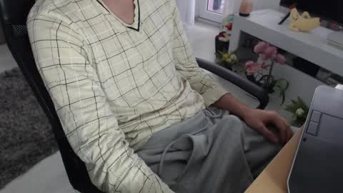 SwetLittleBoy4u online show from 11-25-25, 08:03