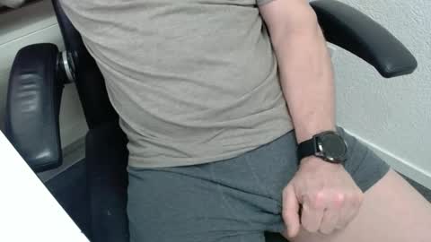 Snapshot of swisstom72 chatting on 11-01-25, 09:39 swisstom72 online show from 11-01-25, 09:39