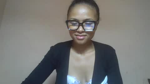 Snapshot of sylvaniah01 chatting on 07-17-26, 07:19 sylvaniah01 online show from 07-17-26, 07:19