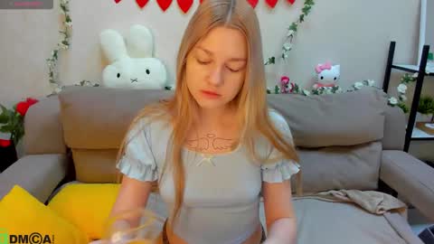 Sylvia online show from 02-26-26, 01:04