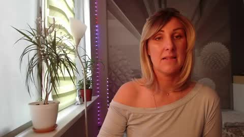 Sylvia online show from 04-23-26, 06:58