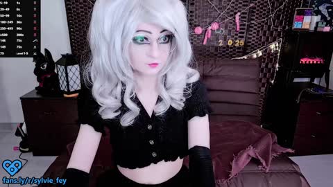 Sylvie online show from 01-06-25, 01:31