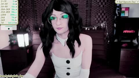 Sylvie online show from 01-25-25, 11:32