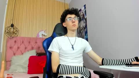 Snapshot of syriussz chatting on 02-16-26, 07:32 Syriussz online show from 02-16-26, 07:32