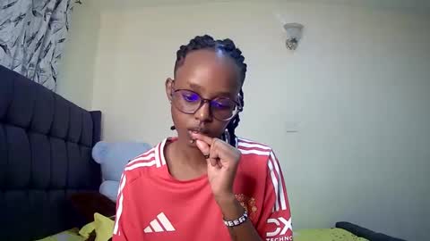 Snapshot of t_okyo chatting on 01-07-25, 10:11 TOKYO online show from 01-07-25, 10:11