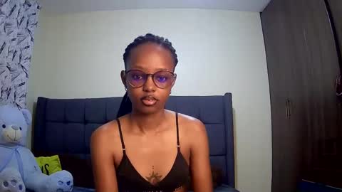 Snapshot of t_okyo chatting on 02-07-25, 05:52 TOKYO online show from 02-07-25, 05:52