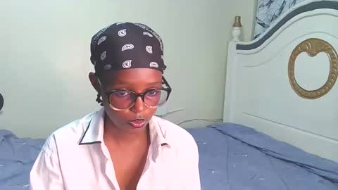 Snapshot of t_okyo chatting on 09-18-25, 05:15 TOKYO online show from 09-18-25, 05:15