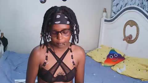 Snapshot of t_okyo chatting on 11-12-25, 03:12 TOKYO online show from 11-12-25, 03:12