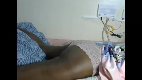 Tray online show from 10-19-25, 01:56