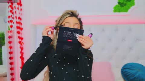 Snapshot of taahiraarabian chatting on 02-07-25, 01:32 Arianna online show from 02-07-25, 01:32