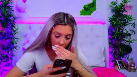 Snapshot of taahiraarabian chatting on 10-16-25, 12:28 Arianna online show from 10-16-25, 12:28