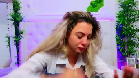 Snapshot of taahiraarabian chatting on 11-14-25, 01:32 Arianna online show from 11-14-25, 01:32