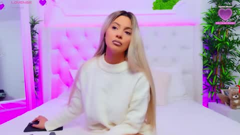 Snapshot of taahiraarabian chatting on 12-16-25, 01:49 Arianna online show from 12-16-25, 01:49