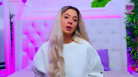 Snapshot of taahiraarabian chatting on 12-19-25, 02:35 Arianna online show from 12-19-25, 02:35