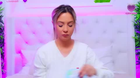 Snapshot of taahiraarabian chatting on 12-22-25, 01:19 Arianna online show from 12-22-25, 01:19