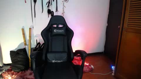 Snapshot of tafitasl4ve chatting on 11-22-25, 12:42 Tafita online show from 11-22-25, 12:42