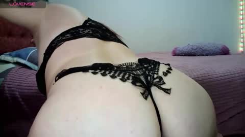 Snapshot of tahira_1 chatting on 11-15-25, 10:12 3 online show from 11-15-25, 10:12