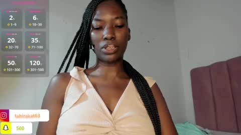 Snapshot of tahira_21 chatting on 05-12-26, 08:06 Tahira online show from 05-12-26, 08:06