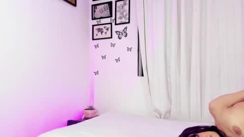 Snapshot of tainy_n_harley chatting on 12-17-24, 05:40 Liam and Juli online show from 12-17-24, 05:40