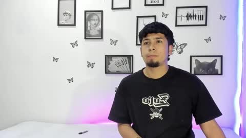 Snapshot of tainy_n_harley chatting on 01-04-25, 04:33 Liam and Juli online show from 01-04-25, 04:33