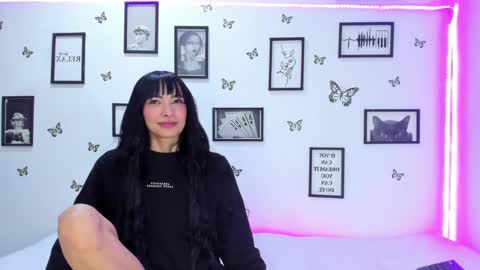 Snapshot of tainy_n_harley chatting on 02-01-25, 07:36 Liam and Juli online show from 02-01-25, 07:36