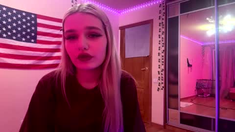 Snapshot of taitebinner chatting on 03-09-26, 07:29 Mia online show from 03-09-26, 07:29