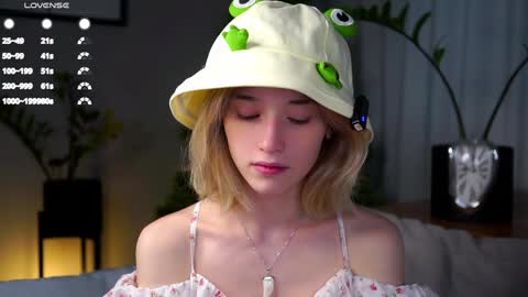 Mia online show from 01-21-25, 06:11