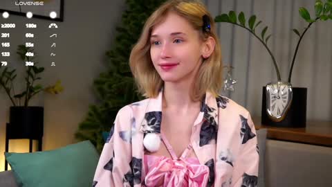 Mia online show from 01-26-25, 12:05