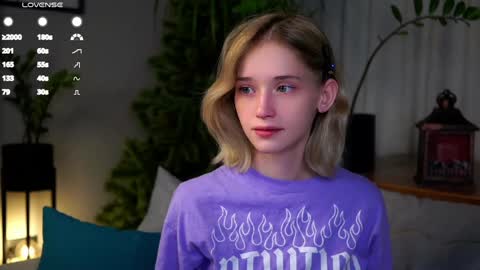 Mia online show from 02-04-25, 01:13